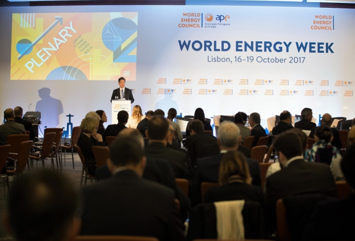 Council Chair, Younghoon David Kim, addresses Energy Trilemma plenary at World Energy Week - News & Views