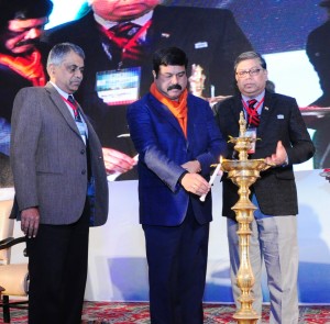 Lighting the ceremonial lamp at the inauguration of the Congress. (left to right) Mr PK Sinha; Mr Dharmendra Pradhan; Dr Arup Roy Choudhury 