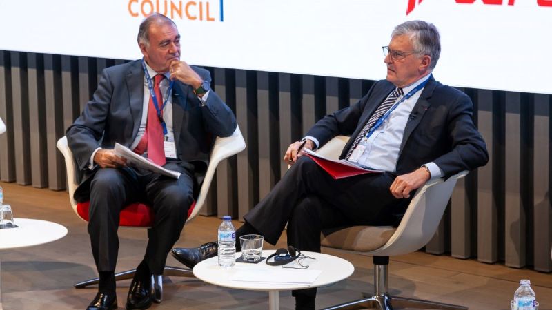 on stage discussion about world energy