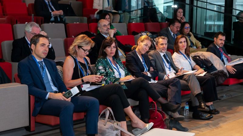 audience listening to the current world energy issues