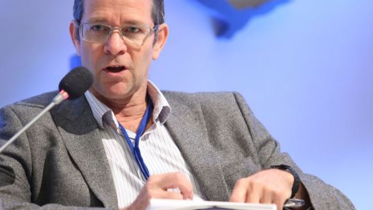 Decentralized energy solutions can deliver universal energy access in Africa